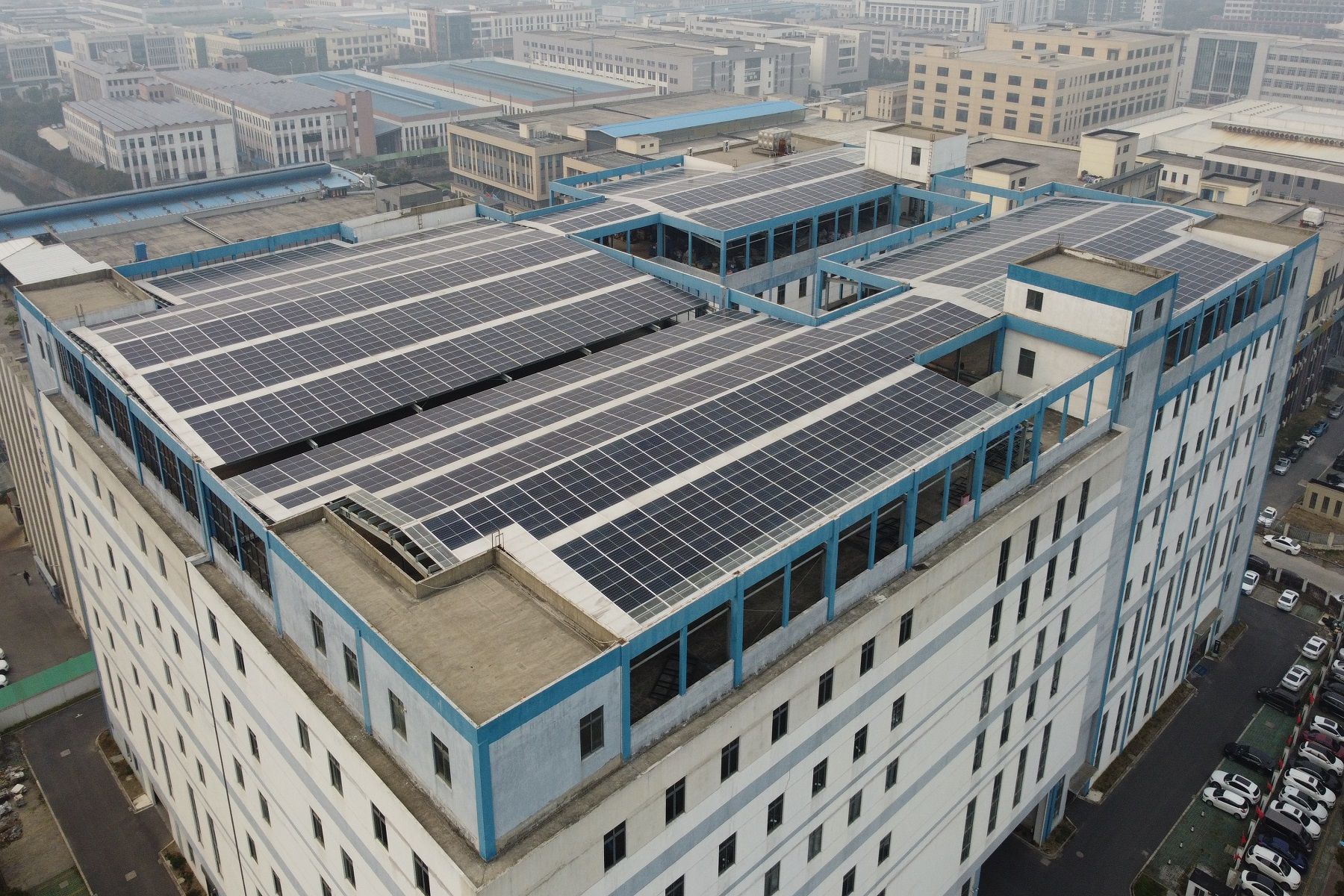 Roof-mounted PV power station